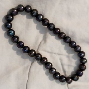 A black pearl bracelet Black Pearl